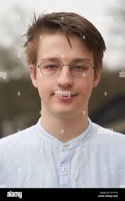 18 22 years old hi-res stock photography and images