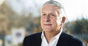 A nyíregyházi villát péntek este vették körbe, mikor a vállalkozó budapesten tartott előadást. Index Gazdasag Bige Dilettans Amator Semmirekello Emberek Akarnak Meghurcolni