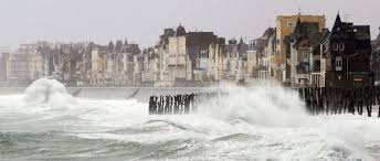 Le combat de l'us saint malo pour la reconnaissance des femmes ne se limite pas au 8 mars, mais quelle belle journée pour fêter son anniversaire ! Le Spectacle Des Grandes Marees A Commence Le Point
