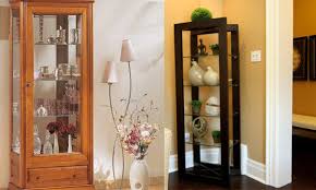 Lemari kayu ini, dapat ditaruh pada sisi dinding ruang tamu atau sebagai pembatas dengan ruang lainnya dengan menaruhnya di tengah ruangan. Contoh Model Lemari Hias Minimalis Modern Creo House