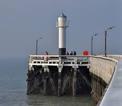 You can walk easily to the beach and there is professional surveillance. File Nieuwpoort Havenlicht West R02 Jpg Wikimedia Commons