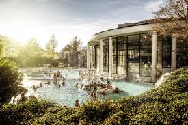 Therme combineert de rijke inspiratie van de natuur met de nieuwste wetenschappelijke inzichten op het gebied van huidverzorging. Caracalla Therme