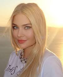 Alina Kong's Instagram, Twitter & Facebook