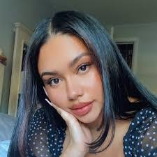 Eunice Gomez's Instagram, Twitter & Facebook