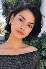 Des cheveux sales ou couverts de produits coiffants ne donneront pas un joli résultat lorsque vous aurez fini votre coupe. 12 Inspirations Cheveux Pour Adopter La Coupe Courte Veronique Cloutier