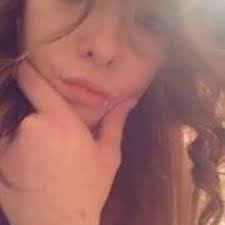 Julia Gore's Instagram, Twitter & Facebook