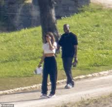 Rumors of a romance between kanye west and irina shayk have been swirling for quite some time now, but they were officially kicked into high gear when they were spotted vacationing in france. E7hiaw1cyscutm
