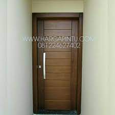 Tampil simpel dan tetap memikat, desain pintu gerbang minimalis yang satu ini melebur sempurna dengan kehadiran dinding konkrit. Desain 1 Pintu Depan Rumah Minimalis Model Pintu Rumah Desainer Interior Indonesia