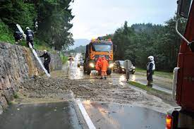 Grubenwehren sind in der öffentlichkeit weitestgehend unbekannt. Feuerwehreinsatze Nach Unwetter Tirol Orf At