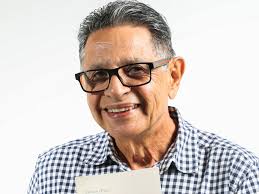 Silverio Pérez presenta sus “viajes, palabras y balas”