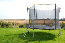Trampoline Alice S Garden Jeux Enfants Jardin Campagne Salon De Jardin Chateau Gonflable Exterieur
