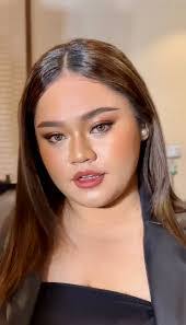 Cindy Vivas's Instagram, Twitter & Facebook