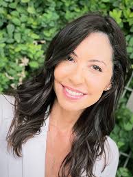 Mara Mitchell's Instagram, Twitter & Facebook