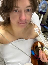 Peri with Dr. Scott Mosser: My back pain is genuinely wayyy worse than the  pain from top surgery??! : r/TopSurgery