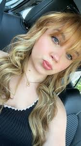 Amber Barham's Instagram, Twitter & Facebook