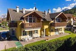 Grazioso appartamento in posizione tranquilla e comoda a tutti i servizi a san candido disponibile per affitti turistici.a due passi dal centro storico e dagli impianti sciistici ed escursionistici del monte. Appartamenti San Candido