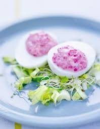 Oeufs Mimosa A La Betterave Salade De Graines Germees Pour 4 Personnes Recettes Elle A Table Recette Recettes De Cuisine Salade De Graines Oeuf Mimosa