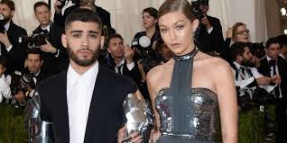 Gigi hadid officially announced she's pregnant on the tonight show. Gigi Hadid Versteckt Baby Bauch Mit Ubergrosser Kleidung