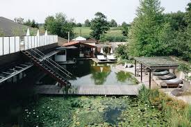 Der Wellnessgarten Waging Im Chiemgau Ist Ein Ganz Besonderes Wellnesshotel Mit Naturpool Und Warmebetten Und Abe In 2020 Natur Pool Wellnesshotel Einfache Gerichte