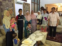 Pkr deputy president mohamed azmin ali and his supporters gathered at the renaissance hotel in kuala lumpur tonight, where. Mohamed Azmin Ali On Twitter Shida Dan Saya Membawa Pengantin Baru Liyana Dan Syaqib Bertandang Dan Mengunjungi Yb Kak Wan Dan Keluarga Https T Co Htpdypfrmf