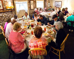 Gambar Mrs. Wilkes Dining Room Savannah