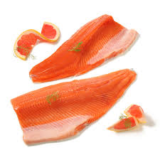 Salate e pepate la trota salmonata, tagliate a spicchi il limone e metteteli nel cestello vicino al pesce ed aggiungete le foglie di alloro. Filetto Di Trota Salmonata 350g Allevato Italia D Ambros Ipermercato