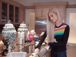 4, on tuesday and while there's definitely glitz and glamour, viewers. Paris Hilton Makes Lasagna For Her New Youtube Cooking Show