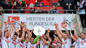 Bochum steigt als meister auf: 2 Liga Kompakt Hsv Verpasst Ruckkehr Tranen In Duisburg Und Magdeburg