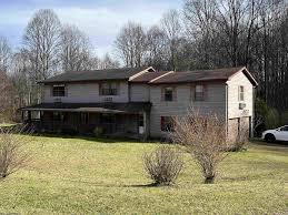 50 Royal Ln, Horner, WV 26372