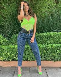 Galilea montijo es una de las conductoras mexicanas que más polémica generan, en esta ocasión causó controversia al bailar de forma sensual durante el programa pequeños gigantes junto al. Galilea Montijo Super Antes Muerta Que Sencilla Vestidos Facebook