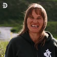 $700,000 for a jade boulder… without even cutting it open?! That's a  high-stakes gamble for the buyer AND seller! 💰💎 #JadeFever