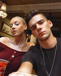 See this in the app show more. Ester Exposito Es De Las Que Lanza Indirectas Con El Insta A Ver Si Lo Pilla Alvaro Rico