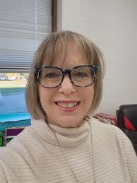 Lightweight + full coverage in one swipe 😲 @makeupbykarynj wears Le  Monster Lip Crayon in 'Scarlet Matte' for an effortless neutral red. With  any matte lip formula, exfoliate your pout prior to