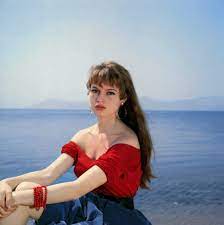 This amazing bardot up do and the. 7 Of The Most Iconic Brigitte Bardot Hairstyles Brigitte Bardot Hair