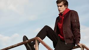 Hochwertige bomberjacken günstig & sicher hier auf rechnung kaufen! How To Wear A Bomber Jacket With Style The Trend Spotter