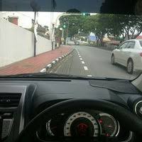 7 warna pelangi muncul sesaat setelah hujan terjadi. Bangunan Pelangi Office