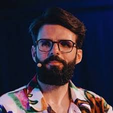 Ellen Waddell's Instagram, Twitter & Facebook