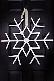 Materials to make giant 3d snowflakes. Snowflake Wreaths With Which To Welcome Winter Into The House