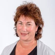 Julie Beattie's Instagram, Twitter & Facebook