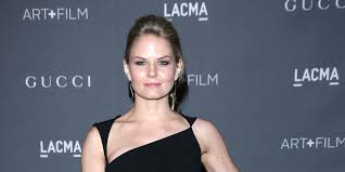 The series follows ted mosby the main character, and his group of friends in manhattan. Jennifer Morrison On Himym Regrets