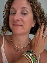 I showed these 2 necklaces during Linda's Live....now I wanna know which  one would you buy??🤔