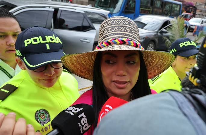 Querían era sacarme de la campaña”: Martha Peralta sale de indagatoria a  cumplir su detención temporal por el caso UNGRD - Semana