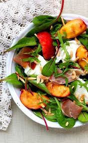 Salade De Peches Roties A La Mozzarella Salade De Peche Recette Salade Recettes De Cuisine