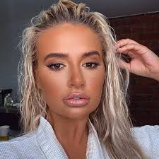 Molly-Mae Hague fans in frenzy over 'young and fit' silver fox dad