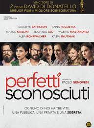 I sette si ritrovano tutti attorno alla stessa tavola, quella di rocco ed eva, in occasione di una normalissima cena tra amici. Perfetti Sconosciuti Riassunto E Recensione Del Film