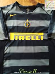 Pertukaran antara kedua pemain bisa terjadi hanya apabila milan skriniar meninggalkan klub inter, penjualan bek slovakia guan mendapatkan dana segar mendatangkan n'golo kante. Internazionale Cup Shirt Football Shirt 2004 2006