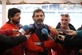 Works with his father in the decoration of the chapel of lourdes church in the mercedes in. El Open Arms Pide Ayuda Para Seguir Latiendo