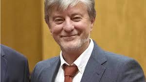 Pedro Santisteve gana las primarias y liderará la candidatura de ZEC