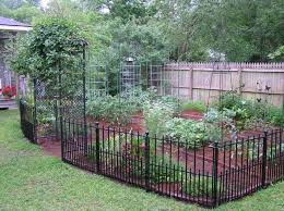 20 Amazing Vegetable Garden Fence Ideas 20 Amazing Vegetable Garden Fence Ideas Gard Garden Layout Vegetable Fenced Vegetable Garden Vegetable Garden Planner
