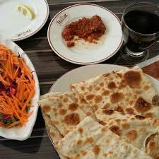 Un yoğurma kabına alınır ve ortası havuz şeklinde açılır. Photos At Kastamonu Etli Ekmek 2 Tips From 80 Visitors